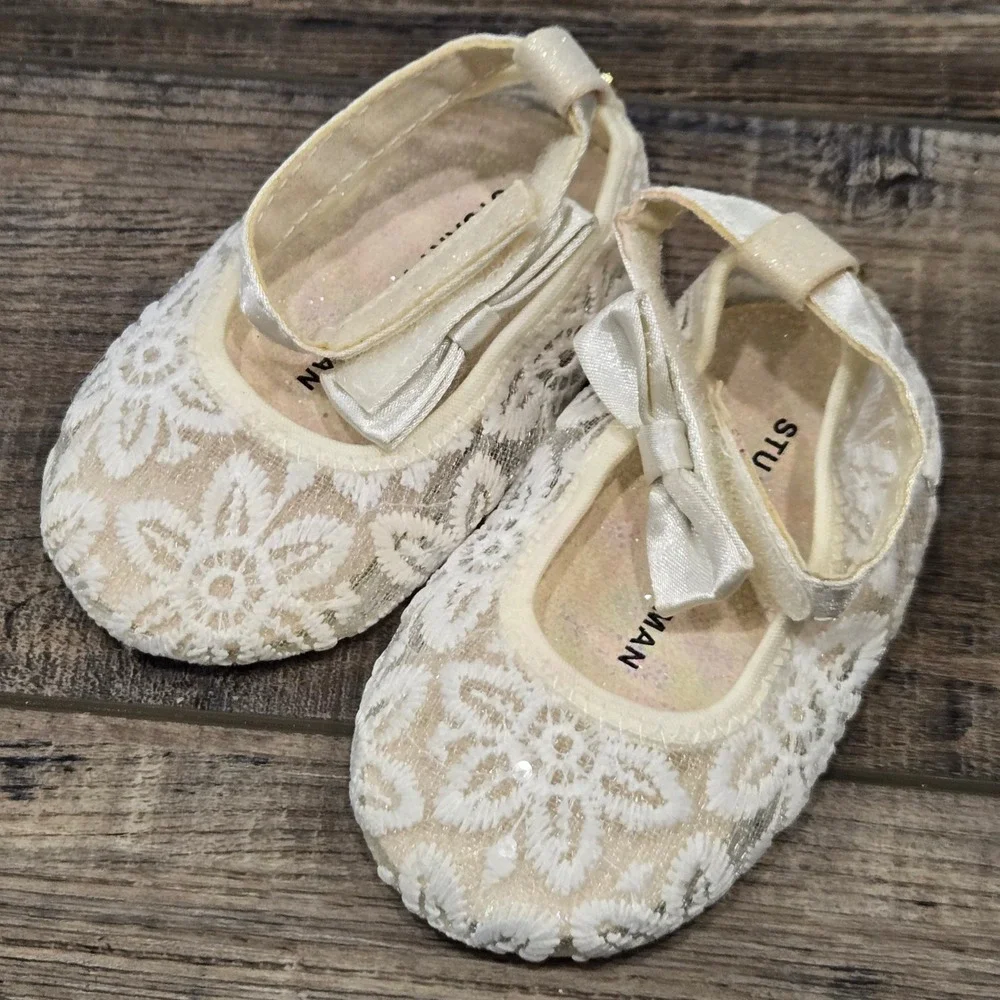 Stuart Weitzman Baby Girls White Floral Lace Bow Crib Shoes Soft Sole Flats
